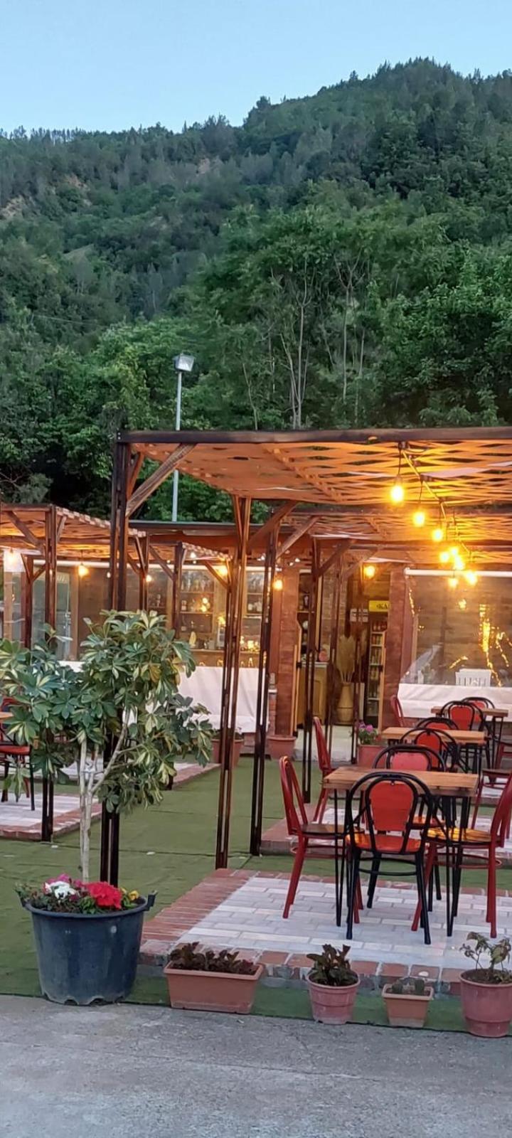 Camping Myzyri Osum Corovode Hotell Exteriör bild